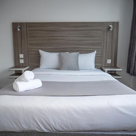 Sky Nights Hotel London Heathrow Hillingdon Buitenkant foto