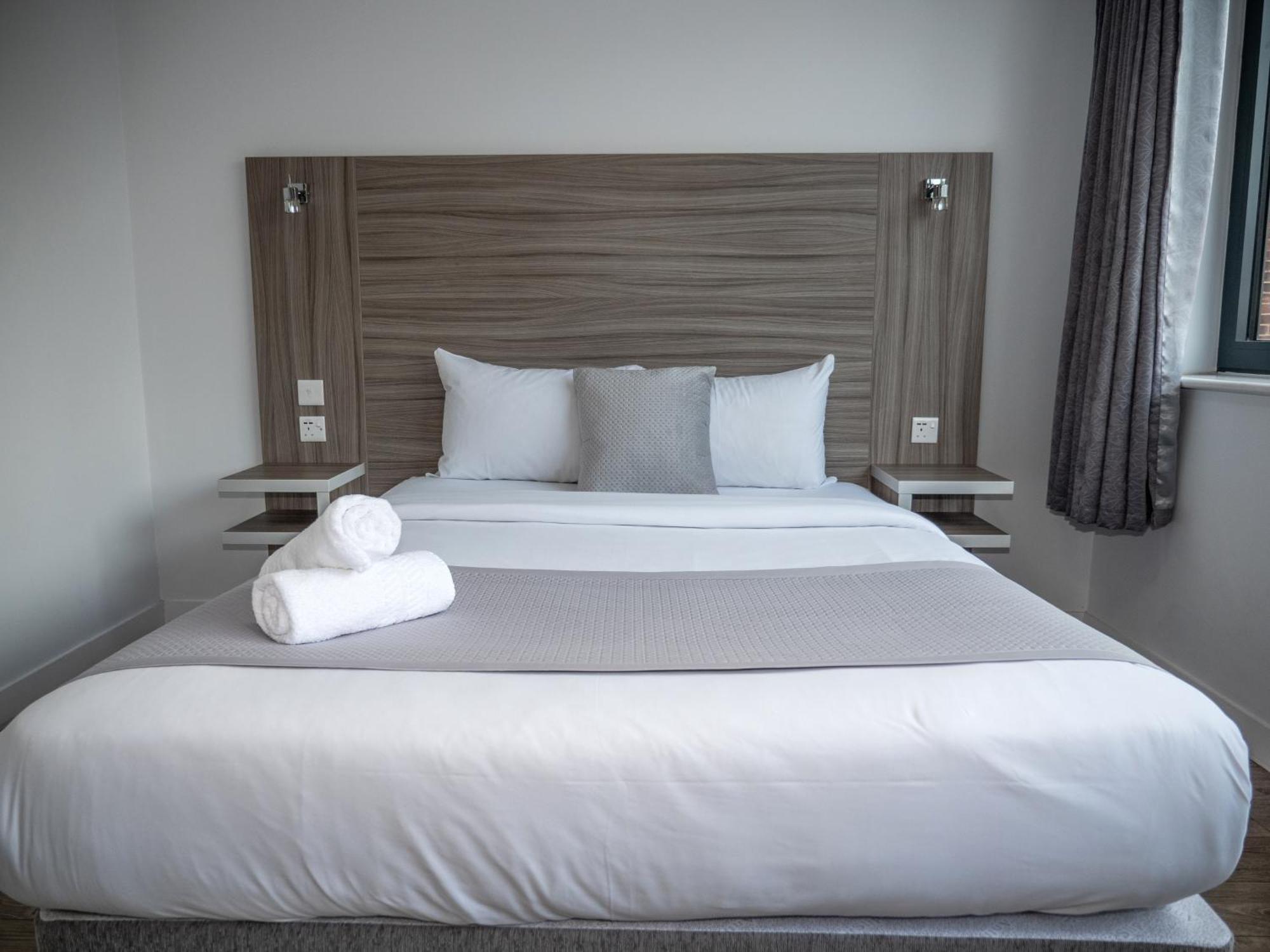 Sky Nights Hotel London Heathrow Hillingdon Buitenkant foto