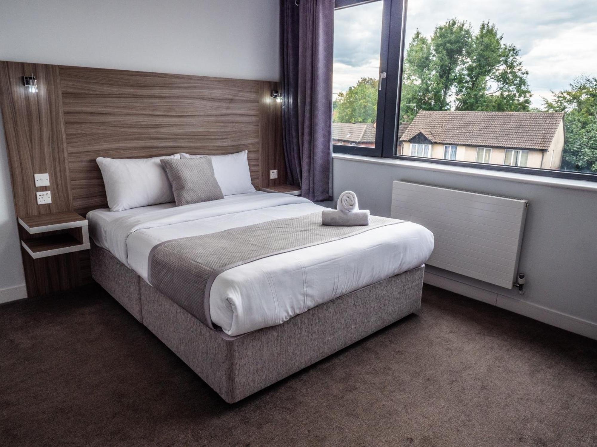Sky Nights Hotel London Heathrow Hillingdon Buitenkant foto